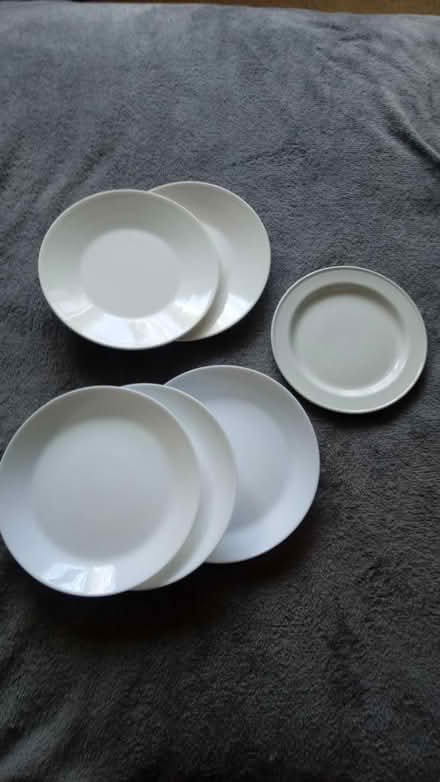 Photo of free White side plates (Horsham, near Bennetts Field) #1