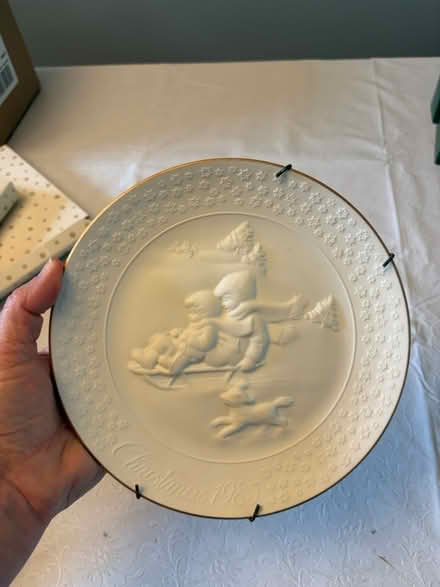 Photo of free Avon Christmas series plate (Portage - central city) #1