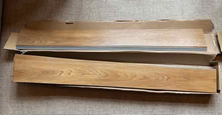 Photo of free oak pattern laminate flooring (Hurdsfield SK10) #1