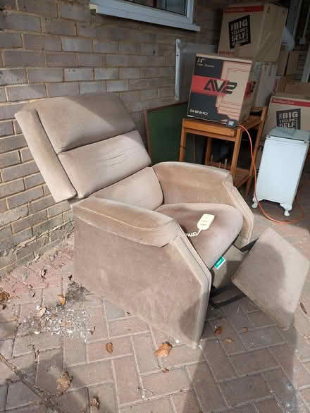 Photo of free Riser-recliner armchair (North Harpenden AL5) #3