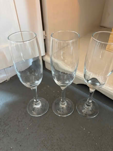 Photo of free Champagne glasses (Hx61ad) #1