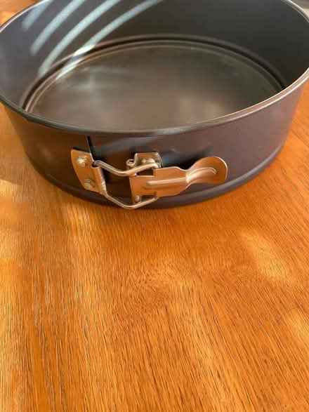 Photo of free 24 cm loose bottom cake tin (Havant PO9) #4