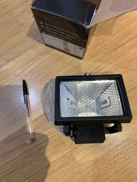 Photo of free Halogen mains flood light (Newbury, Berkshire RG14) #2