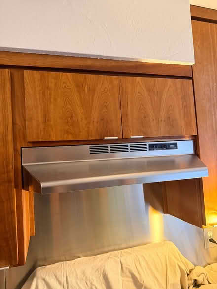 Photo of free Range hood good working condition (1005 NE Emerson, Portnd 97211) #1