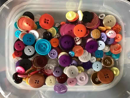 Photo of Coloured Buttons (Bear Flat BA2) #1
