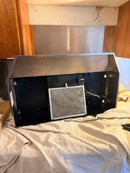 Photo of free Range hood good working condition (1005 NE Emerson, Portnd 97211) #4