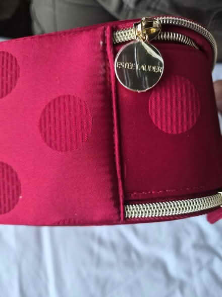 Photo of free Estee Lauder cosmetic bag (HA7) #4