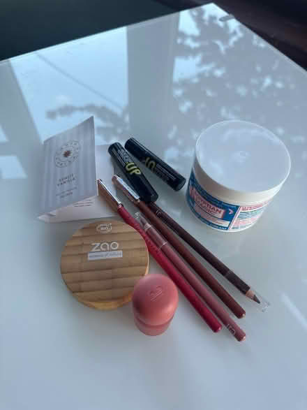 Photo of free Makeup bits (Church RG2) #1