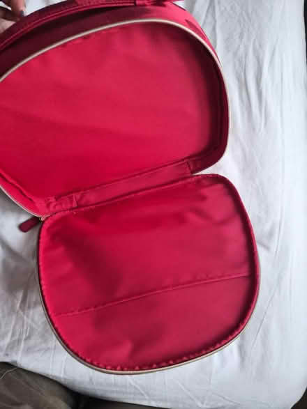 Photo of free Estee Lauder cosmetic bag (HA7) #3