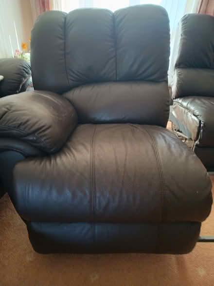 Photo of free Settee/Sofa Leather & Manual recline. (Bilton CV22) #1