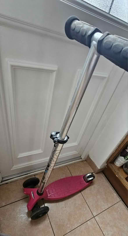 Photo of free Maxi scooter micro pink (Hoddesdon EN11) #1
