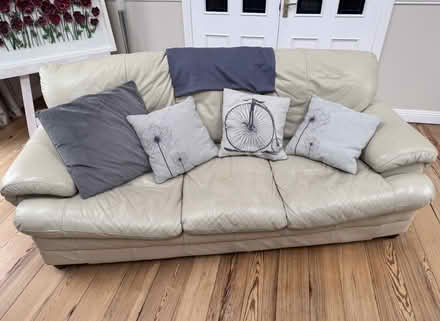Photo of free Cream Leather Suite (Kilmacanogue) #1