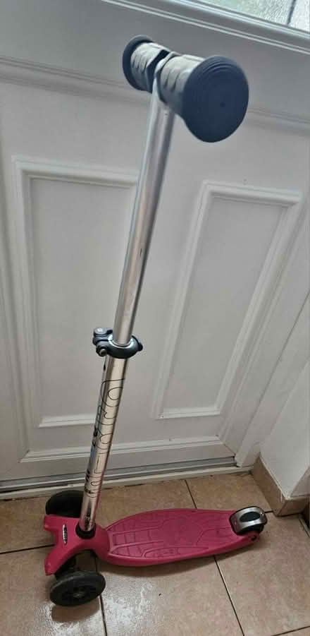 Photo of free Maxi scooter micro pink (Hoddesdon EN11) #2