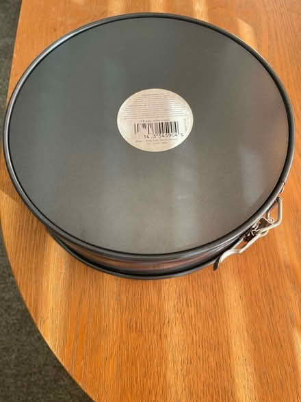 Photo of free 24 cm loose bottom cake tin (Havant PO9) #1