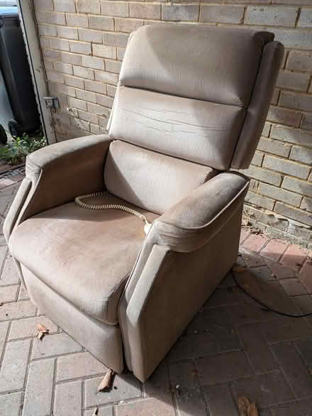 Photo of free Riser-recliner armchair (North Harpenden AL5) #2