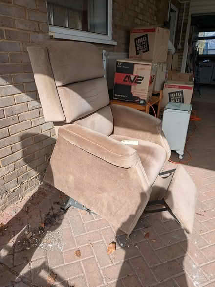 Photo of free Riser-recliner armchair (North Harpenden AL5) #1