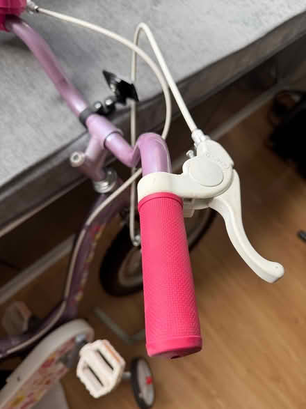 Photo of free Girls Bike with Stabilisers (EN7) #3