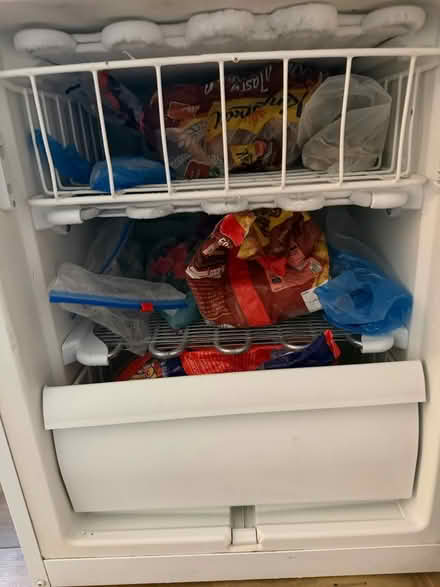 Photo of free 4 foot candy fridge freezer (Old Trafford M16) #3