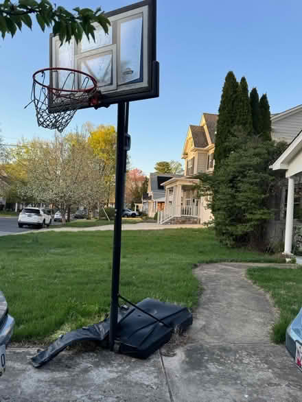 Photo of free basketball hoop (Town of Kensington) #1