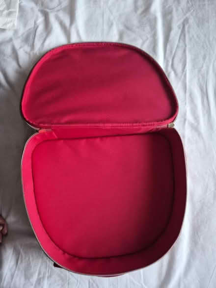 Photo of free Estee Lauder cosmetic bag (HA7) #1