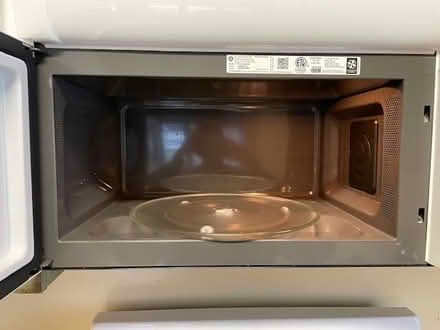 Photo of free Gas range and microwave (Rogers Park) #4