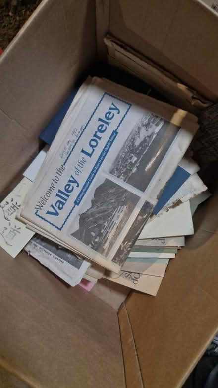 Photo of free books at bus stop kt5 (KT5) #3