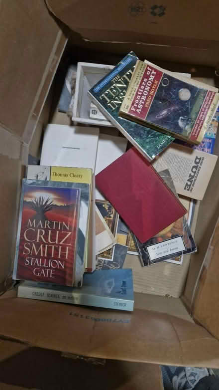 Photo of free books at bus stop kt5 (KT5) #2