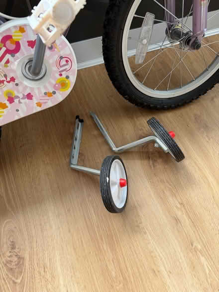 Photo of free Girls Bike with Stabilisers (EN7) #2