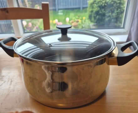Photo of free Medium pot with lid (Bathgate EH54) #1