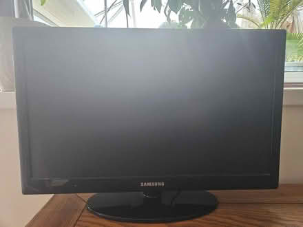 Photo of free 18" samsung TV (Burgess Hill Worlds End RH15) #1
