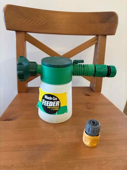 Photo of free Miracle-gro feeder (Thames Ditton KT7) #1