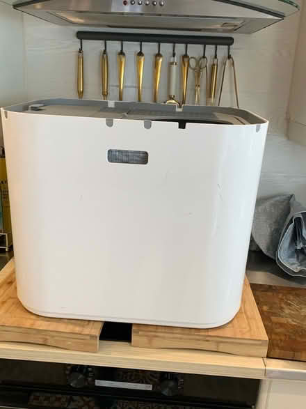 Photo of free modkat xl cat litter box (Egremont CH44) #2