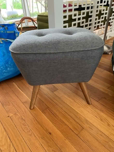Photo of free Gray ottoman (Mantua) #1