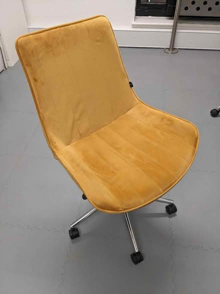Photo of free Yellow velvet office chair (N5 2EF) #1