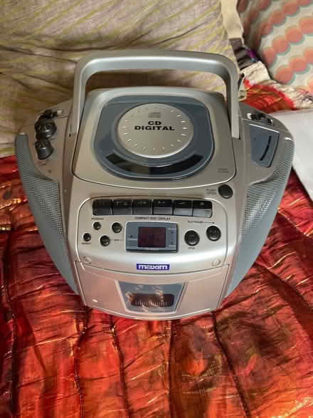 Photo of free Radio works -cd /tape not working (Crystal Palace SE19) #1