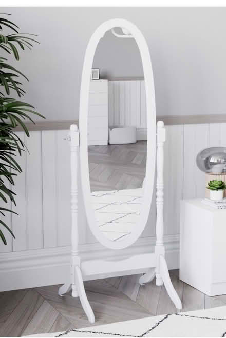 Photo of Free standing mirror (Corner Lane, Leigh) #1