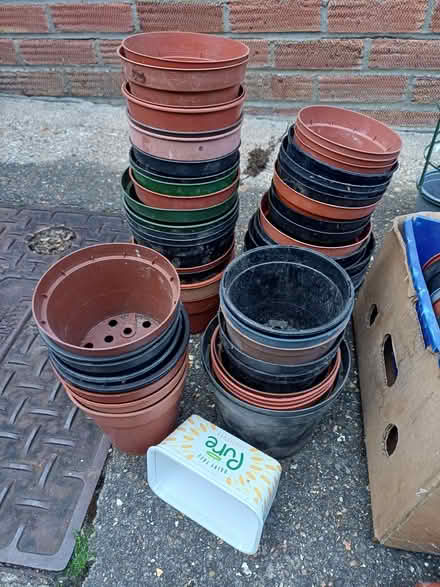 Photo of free New growing season! Medium and small size plant pots (Bromham MK43) #1