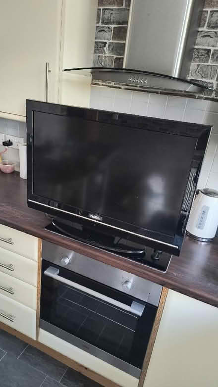 Photo of free 32 inch TV, no remote (Bridlington YO16) #1