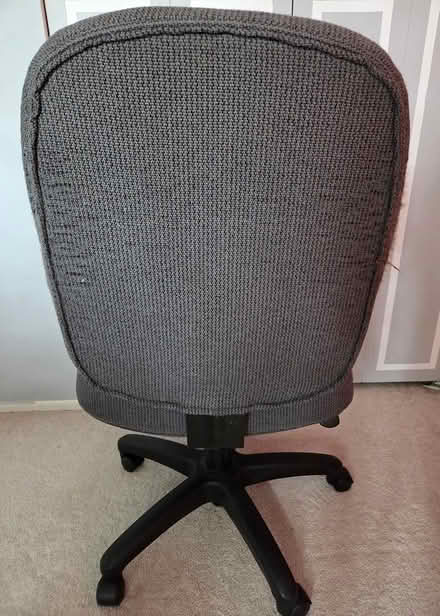 Photo of free desk chair on wheels (Near Meacham & Schaumburg rds) #2