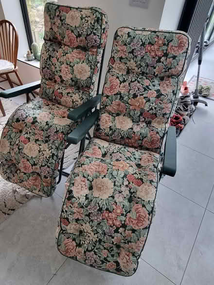 Photo of free 2 x padded garden chairs (Loughborough) #4
