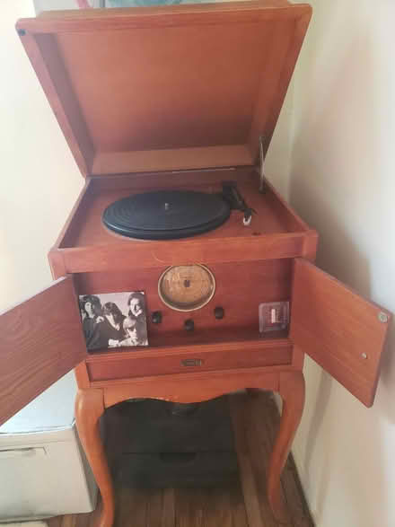 Photo of free Retro-style 3-in-1 Radiogram (Alamitos Beach) #2