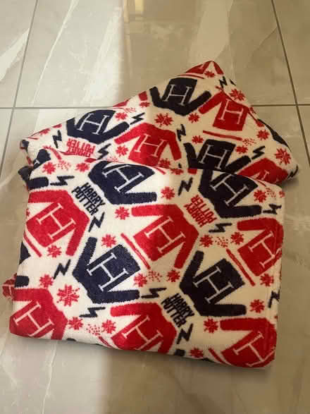 Photo of free Pair Harry Potter throws (BA2) #2