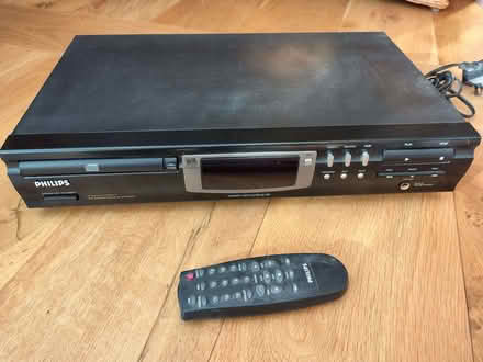 Photo of free CD player, Philips, with remote control (Highgate N6) #1