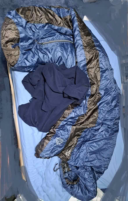 Photo of free Sleeping bag (Adventurer 200) (Battle RG30) #1