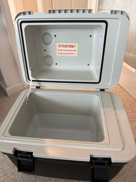 Photo of free Halfords 12v cooling and warming box (Greenhill DY10) #2