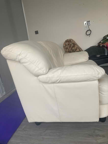 Photo of free Cream Leather Sofa (Bushey Village WD23) #4