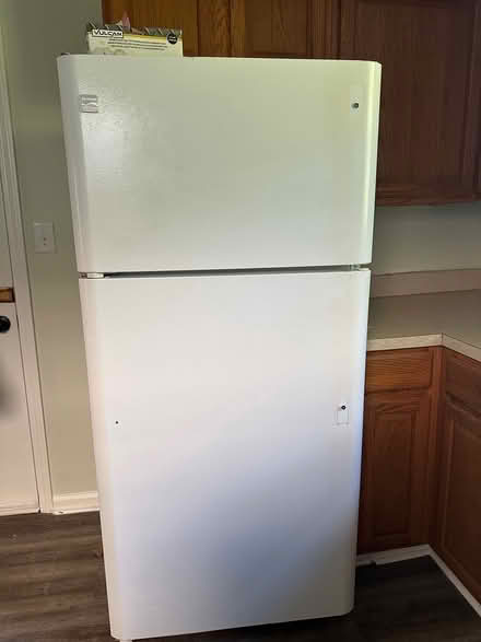 Photo of free Stove and Refrigerator (New Bern) #1