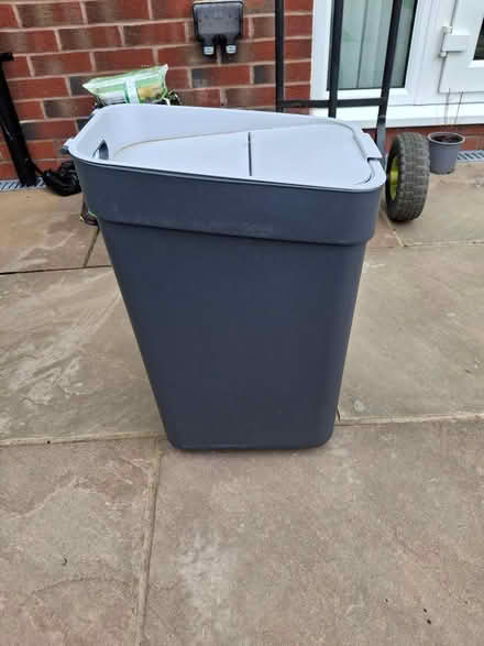 Photo of free Plastic waste bin (Nantwich CW5 6ZG) #2