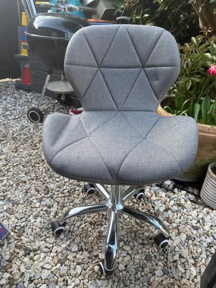 Photo of free Grey fabric office chair. (Great Wakering SS3) #1