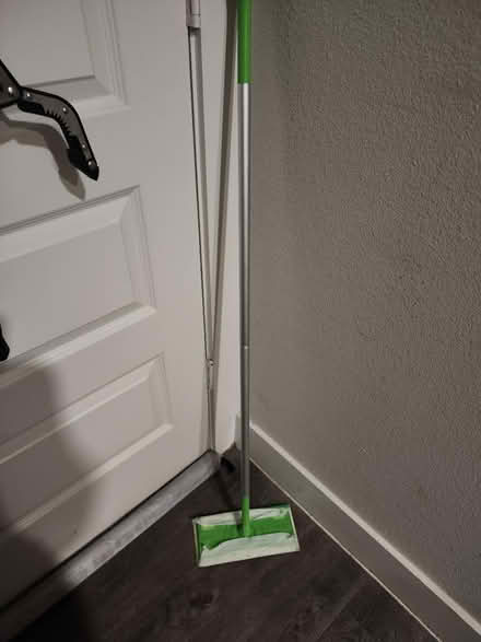Photo of free Swiffer sweeper (76102) #1